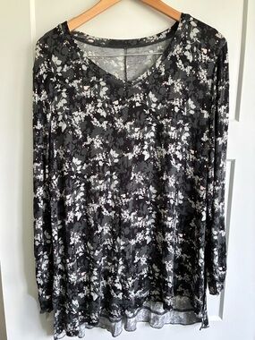 Lane Bryant Gray & Soft Pink Floral Print V-Neck Top